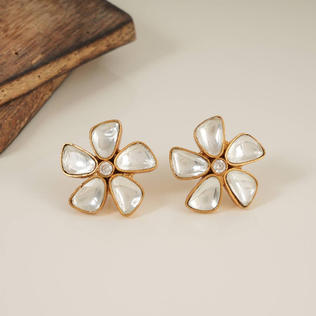 Cute Floral Gold Plated Kundan Studs : SJ136