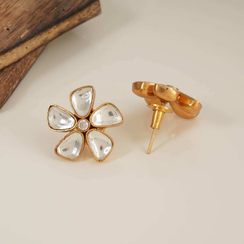 Cute Floral Gold Plated Kundan Studs : SJ136