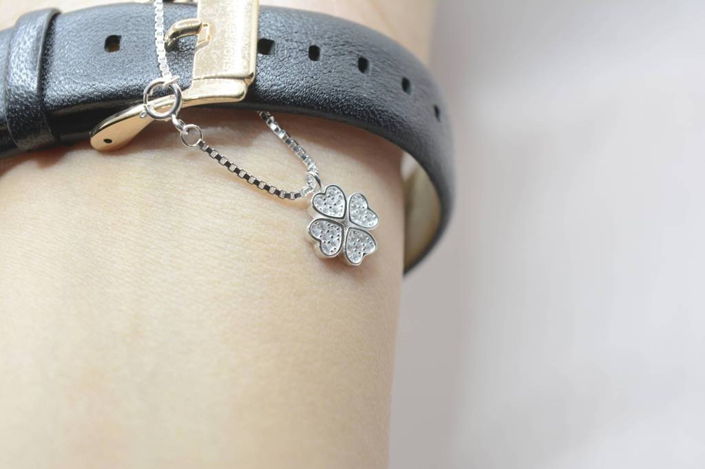 Lucky Four Leaf Flower Watch Charm : 1189