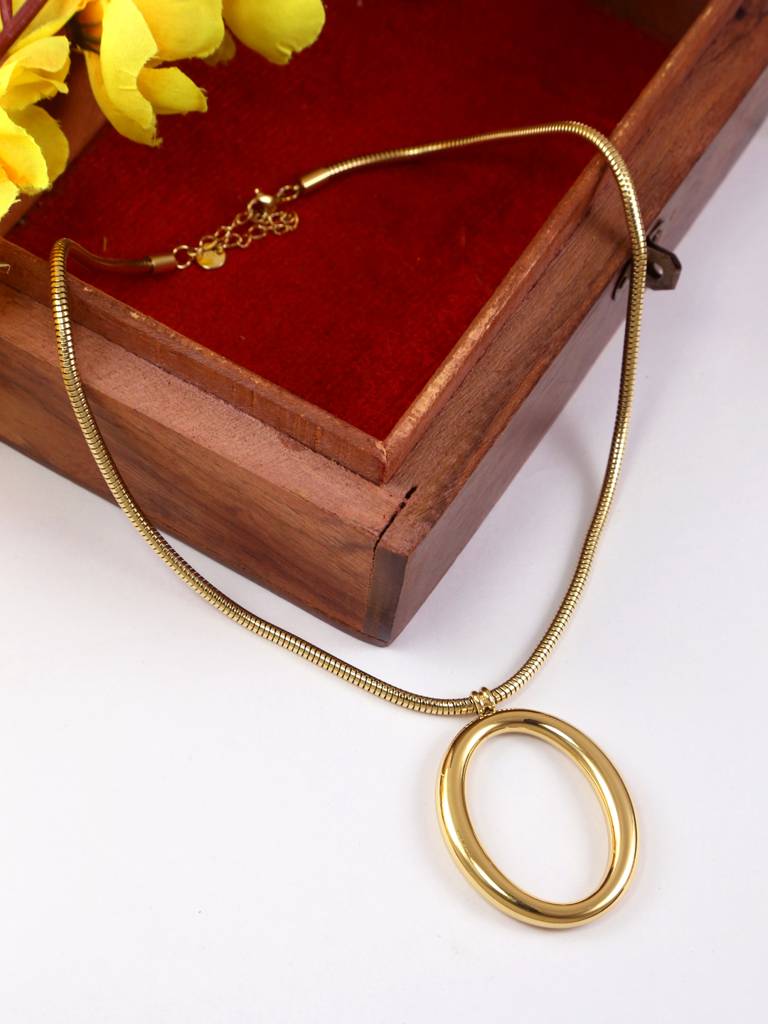 Gold Tone Large Oval Pendant Necklace : YI24A0086N