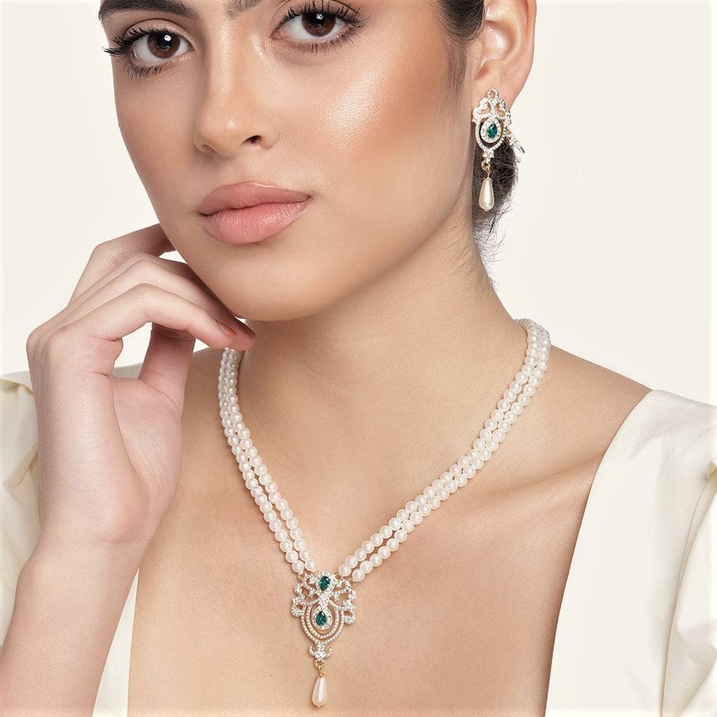 Estele Gold Plated Sparkling Necklace Set For Women : 8922NKER