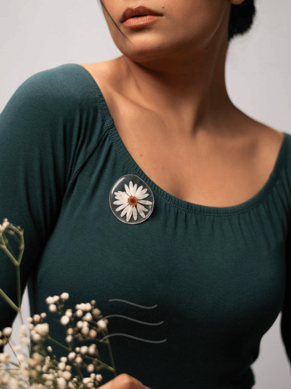 Dainty Daisy Pin : LA-PP-DD