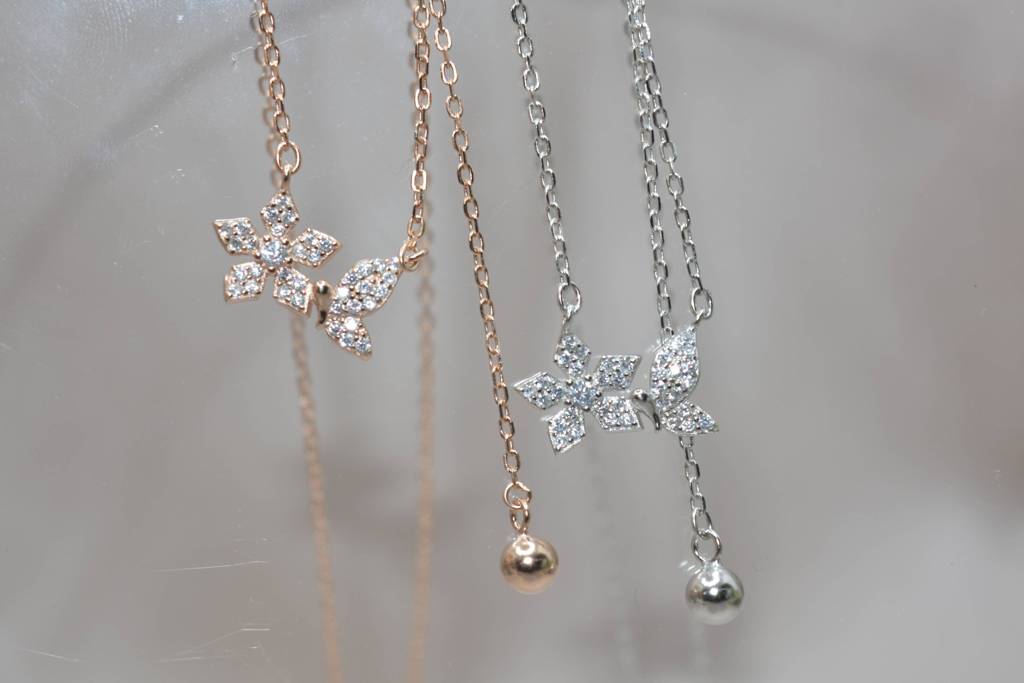 Blooming Butterfly Necklace : 1200