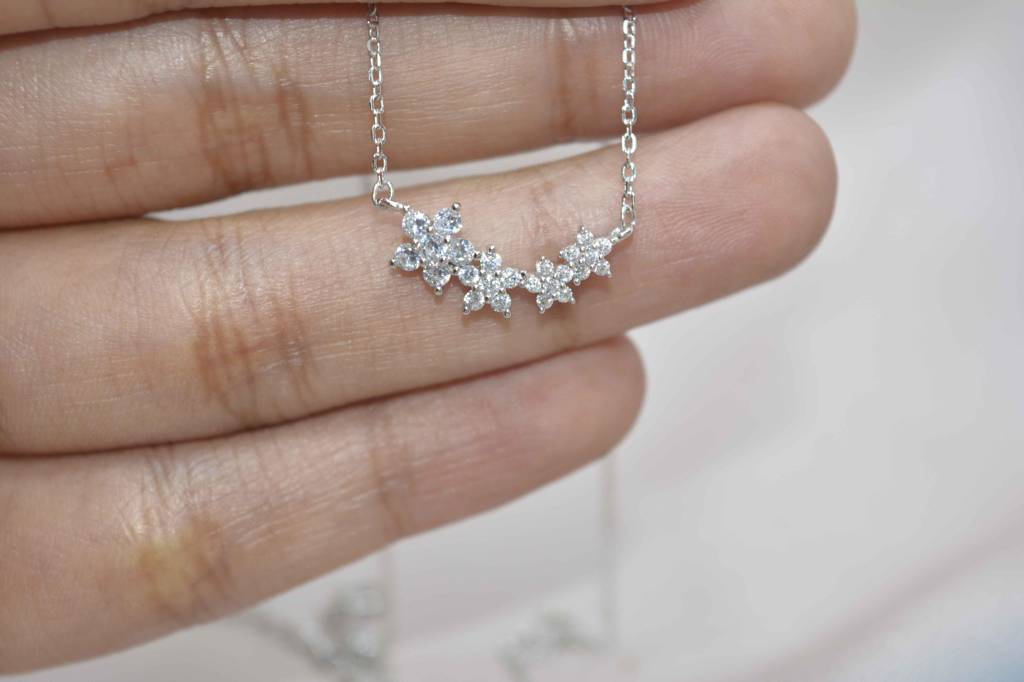 Graduated Floral Necklace : 1204