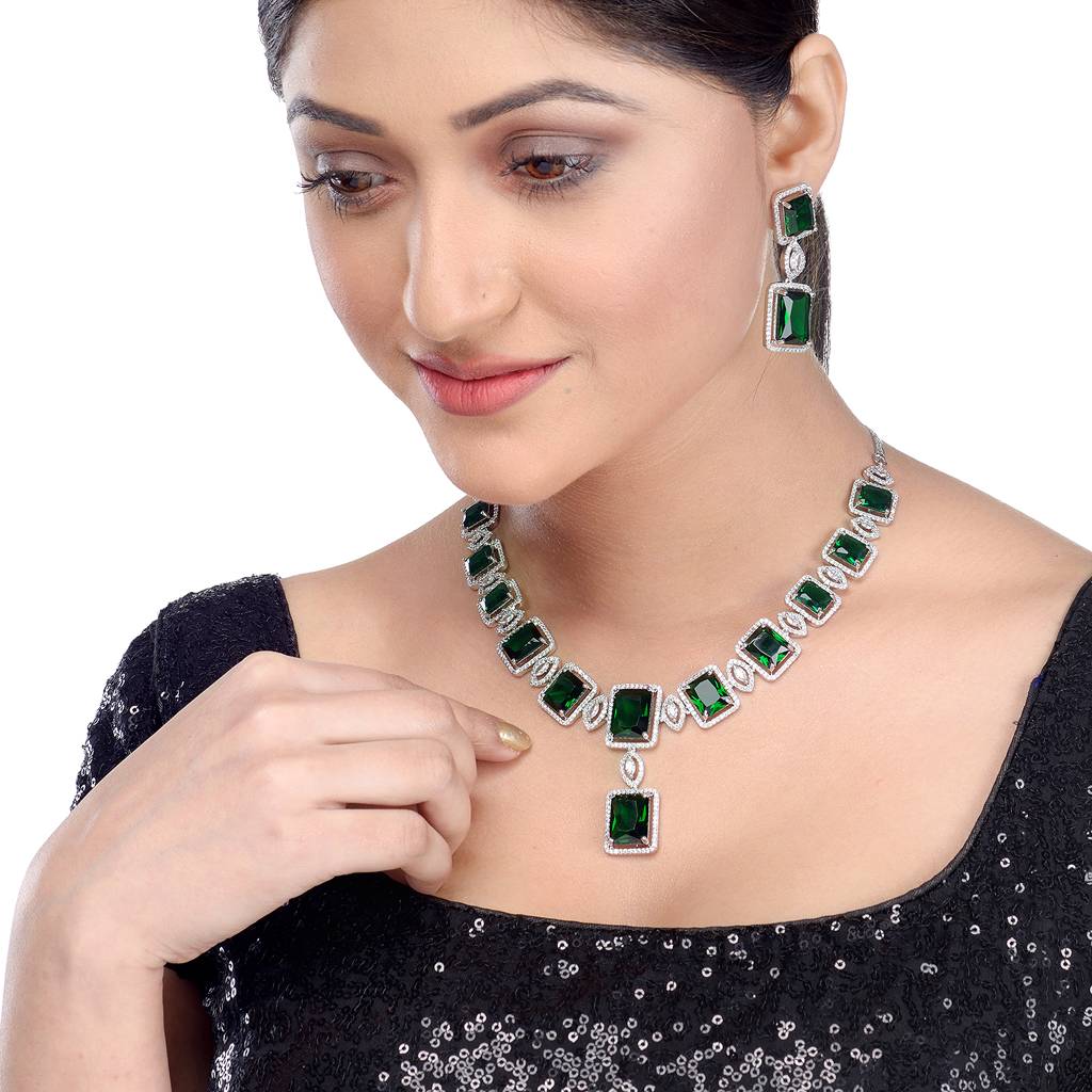 Big Emerald Stuuded Handcrafted Necklace Set With Earrings : SJNK1205