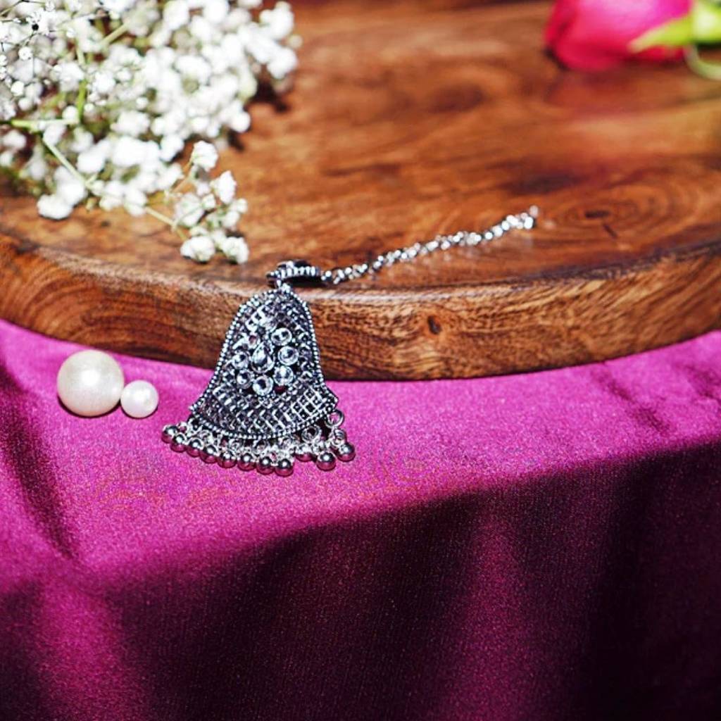 Trinetri Gujarati Silver Sleek Maangtika : HAIR0010