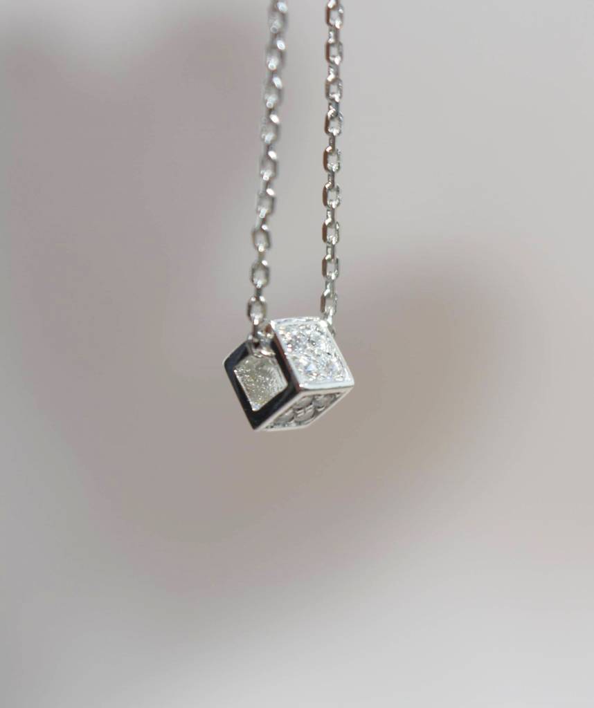 Dainty Square Pendant Necklace : 1213