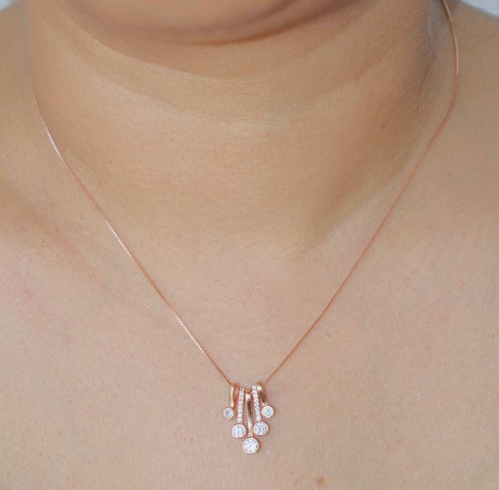 Glimmering Harmony Necklcae : 1228