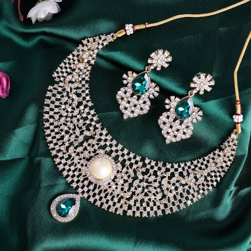 Estele Gold & Rhodium Plated Emerald And Diamond Heavy Choker Necklace Set For Women : 9679-IGNKER