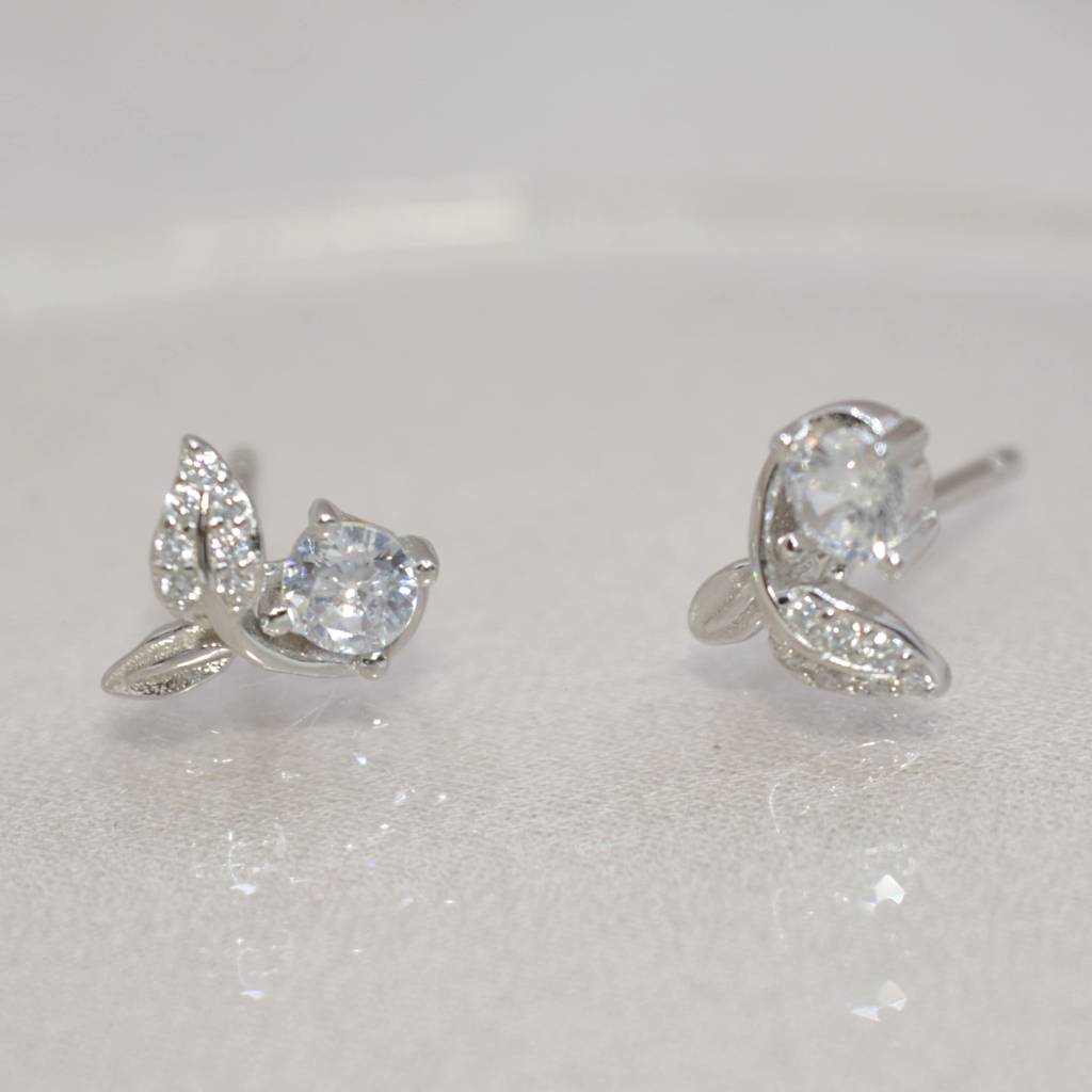 Fin-Tastic Stud Earrings In 925 Sterling Silver : 1259