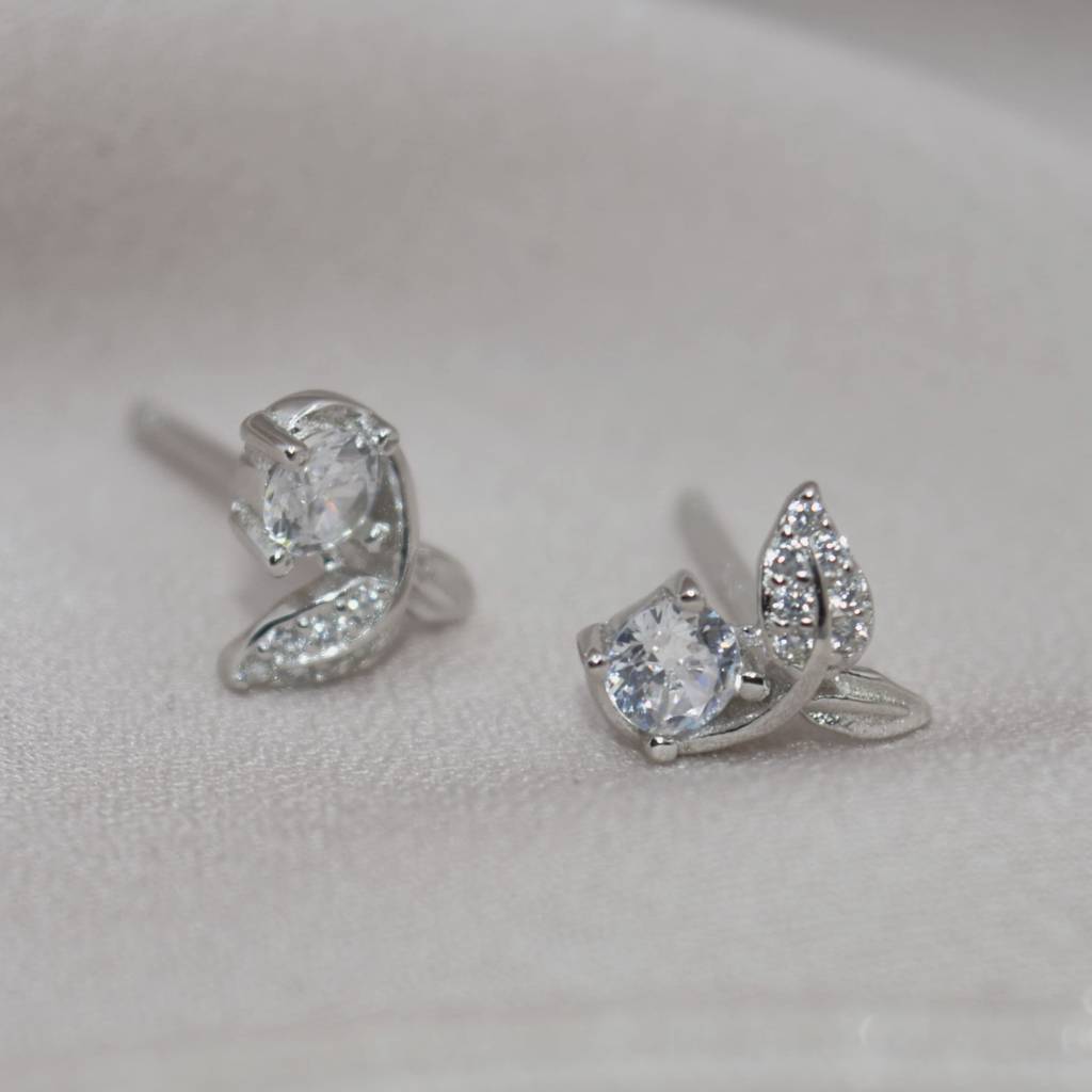 Fin-Tastic Stud Earrings In 925 Sterling Silver : 1259