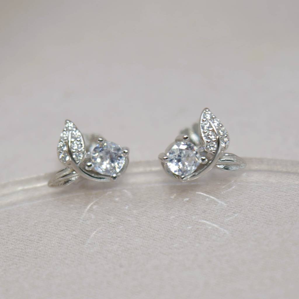 Fin-Tastic Stud Earrings In 925 Sterling Silver : 1259