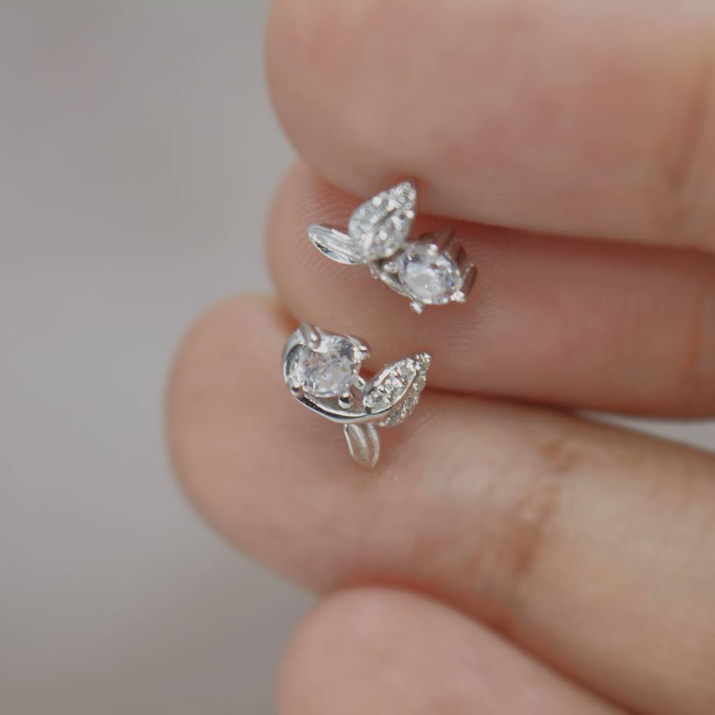 Fin-Tastic Stud Earrings In 925 Sterling Silver : 1259