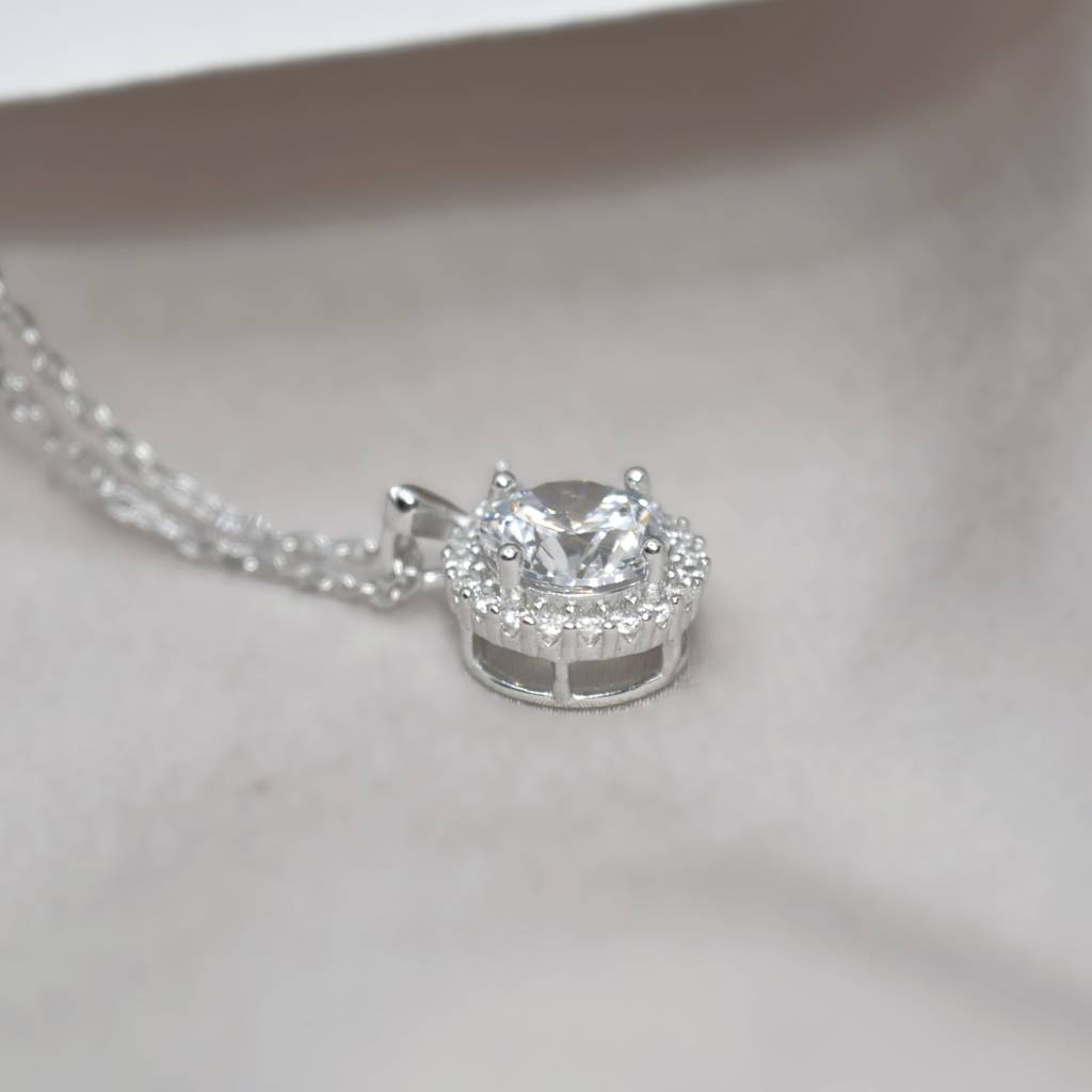 Elegant Diamond Like Halo Necklace For Women - 925 Silver Jewelry : 1277