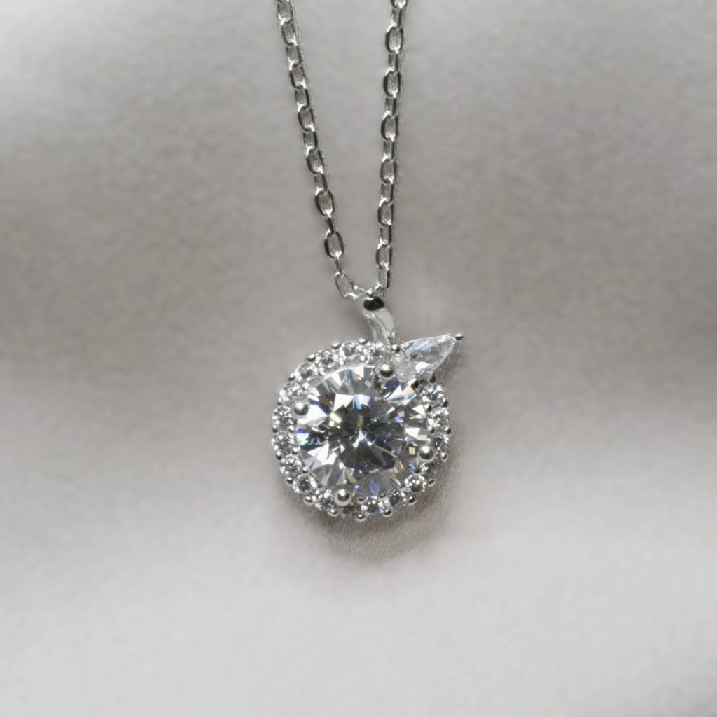 Elegant Diamond Like Halo Necklace For Women - 925 Silver Jewelry : 1277