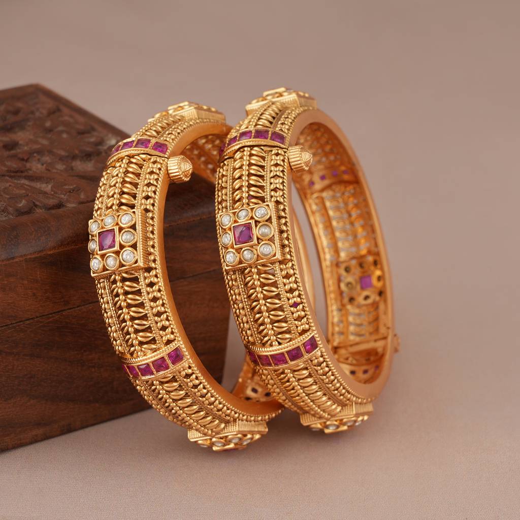 Stunning Antique Gold Stone Openable Bangle Set : SJ078