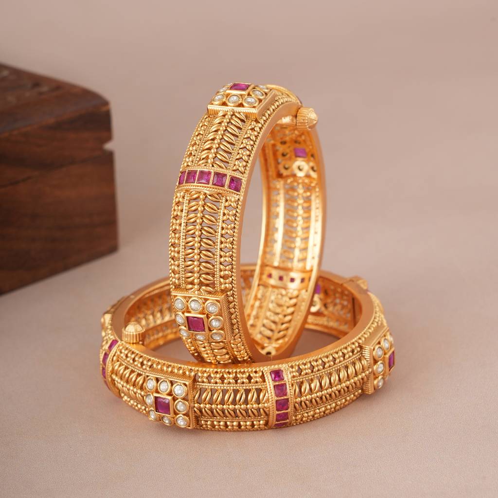 Stunning Antique Gold Stone Openable Bangle Set : SJ078