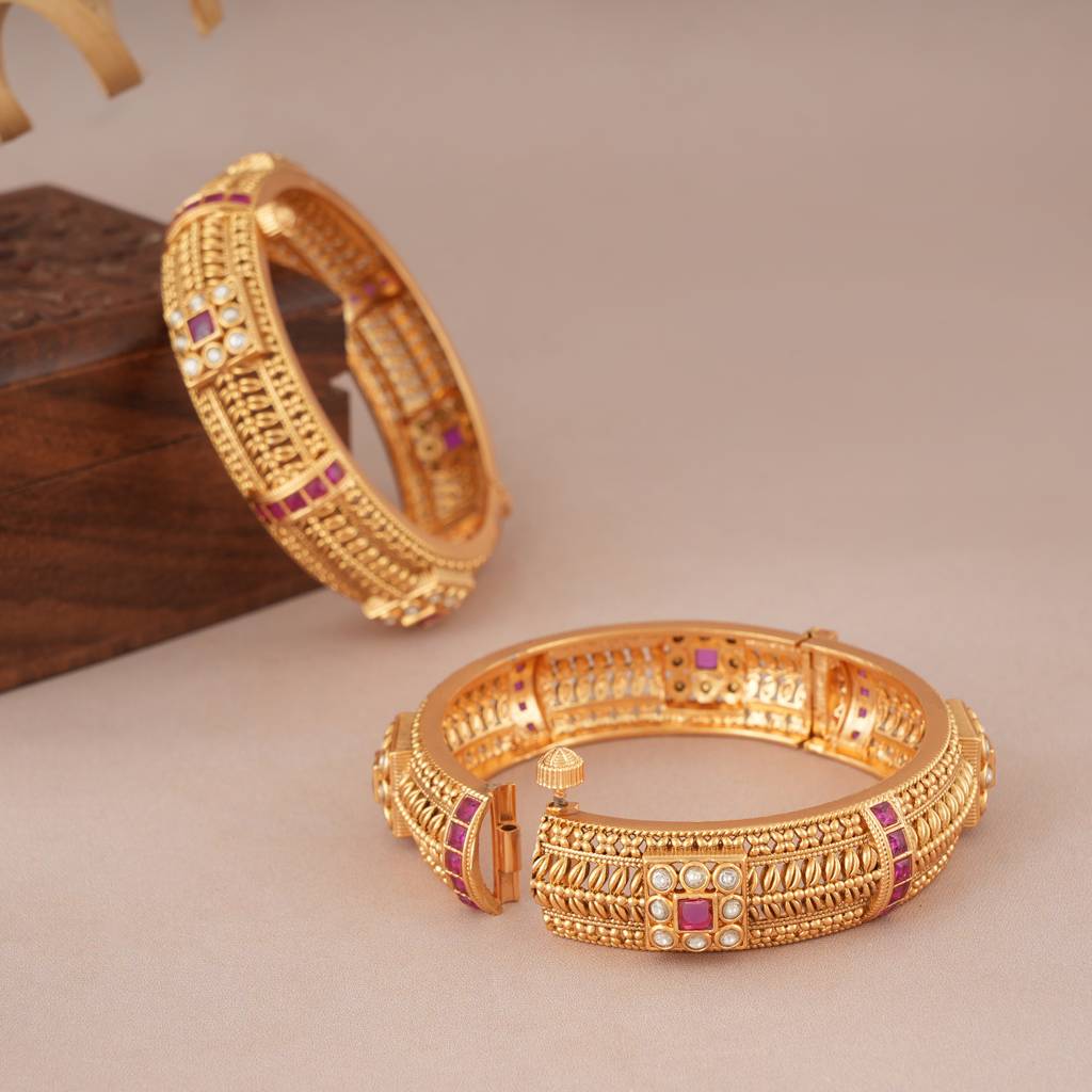 Stunning Antique Gold Stone Openable Bangle Set : SJ078