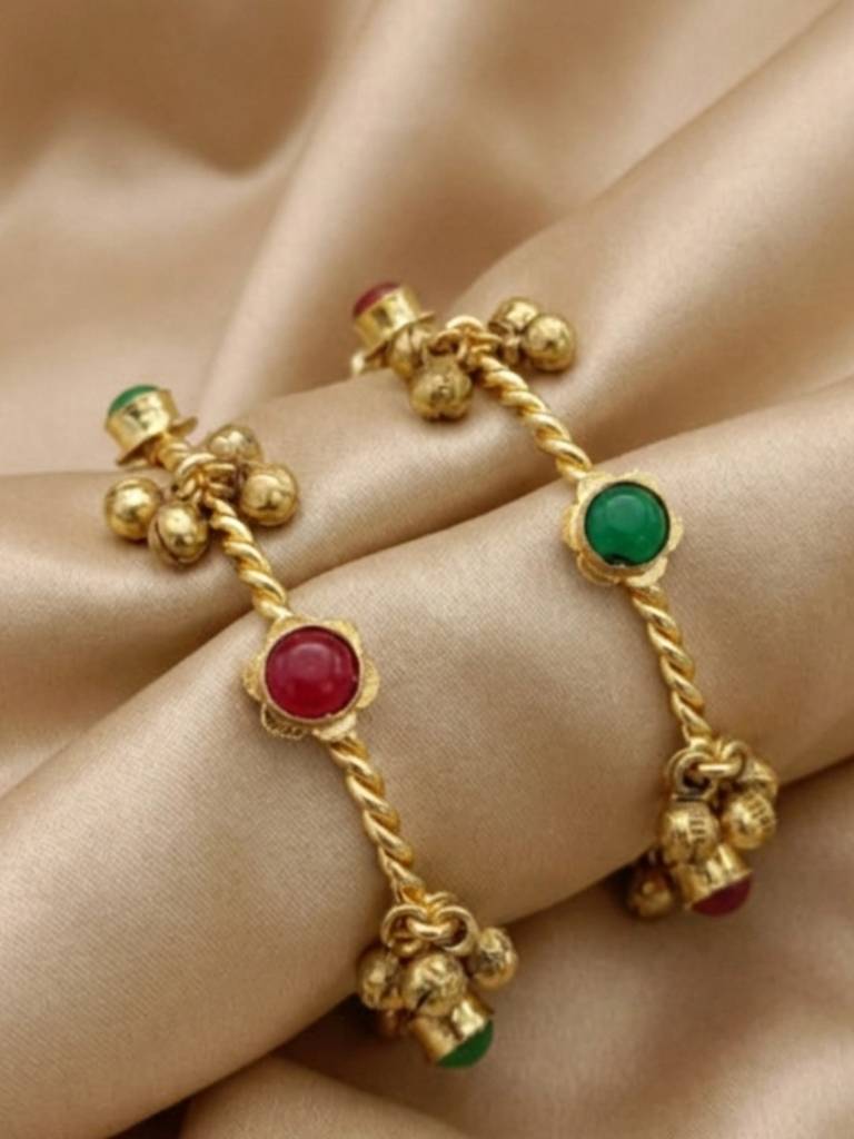 Set Of 2 Gold-Plated Stone-Studded Bangles : VI25BC100034