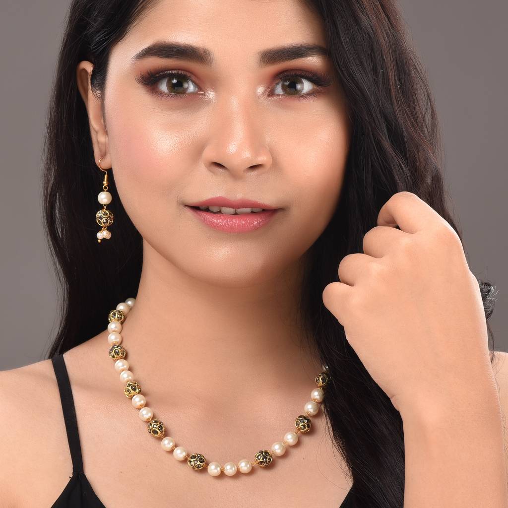 Gold Toned Pearls Beaded Jewellery Set With Matching Earrings : SJNK1391
