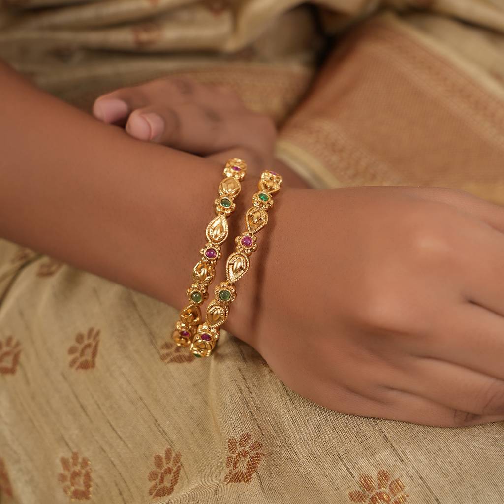 Sleek Gold Plated Pear Shaped Stone Bangle Set : SJ073