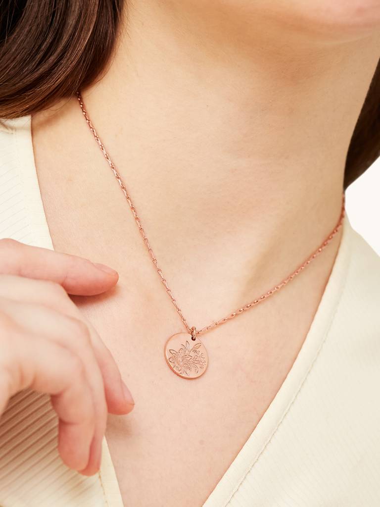 Lilly Medallion Necklace : PENK75