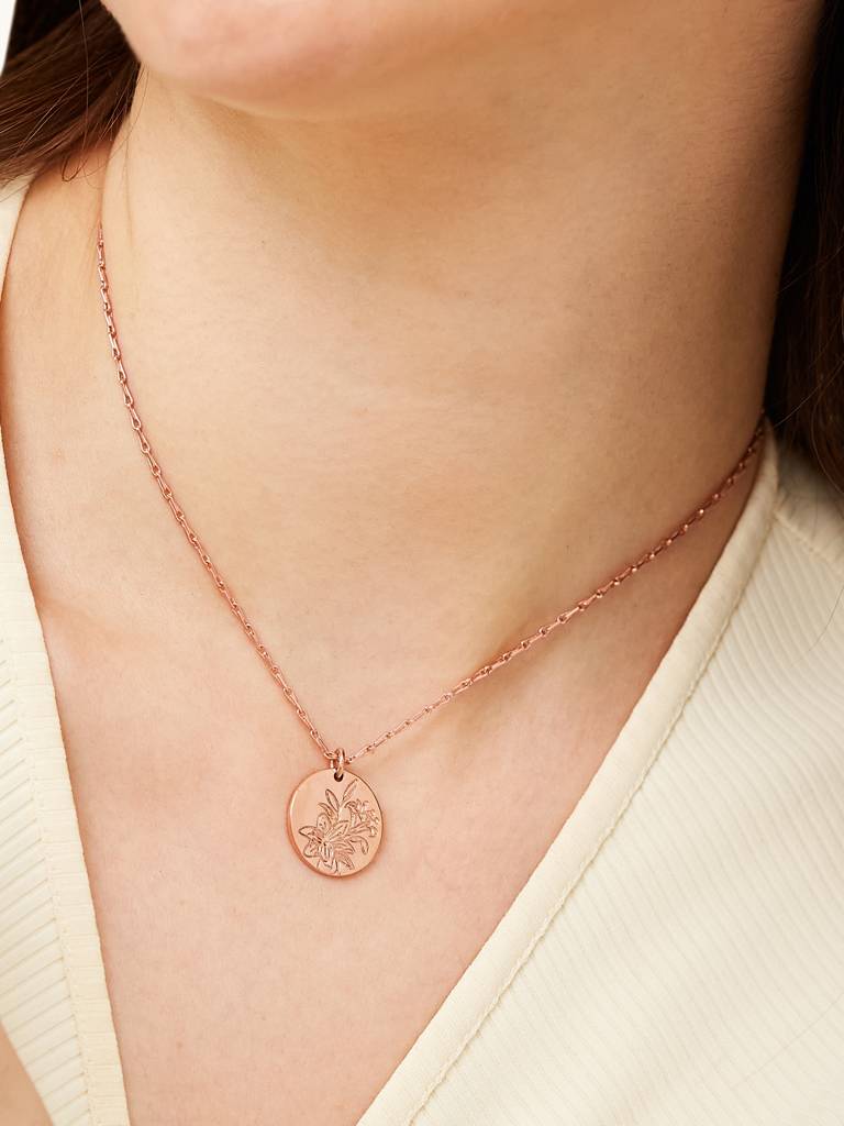 Lilly Medallion Necklace : PENK75