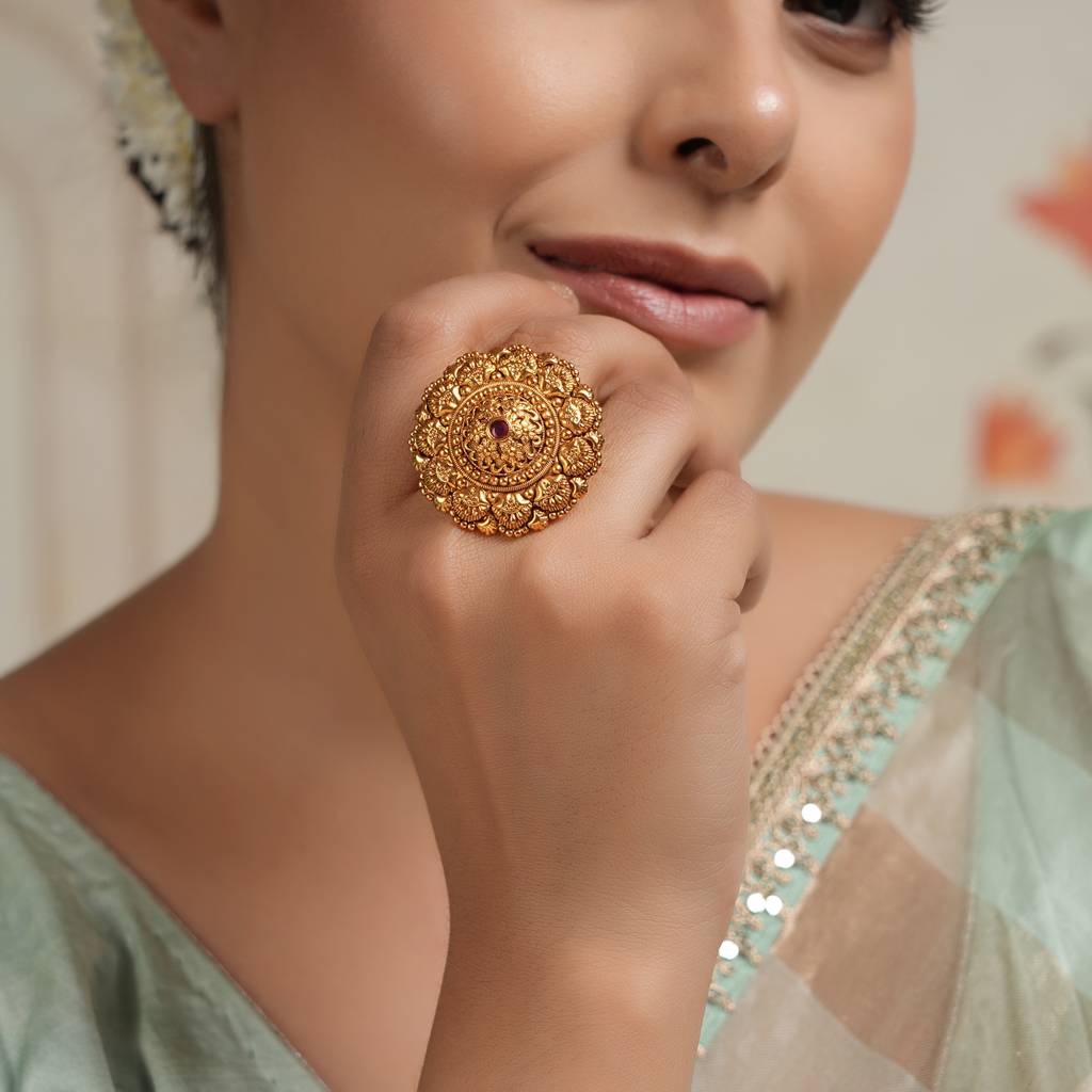 Bold Antique Gold Carving Finger Ring : SJ116