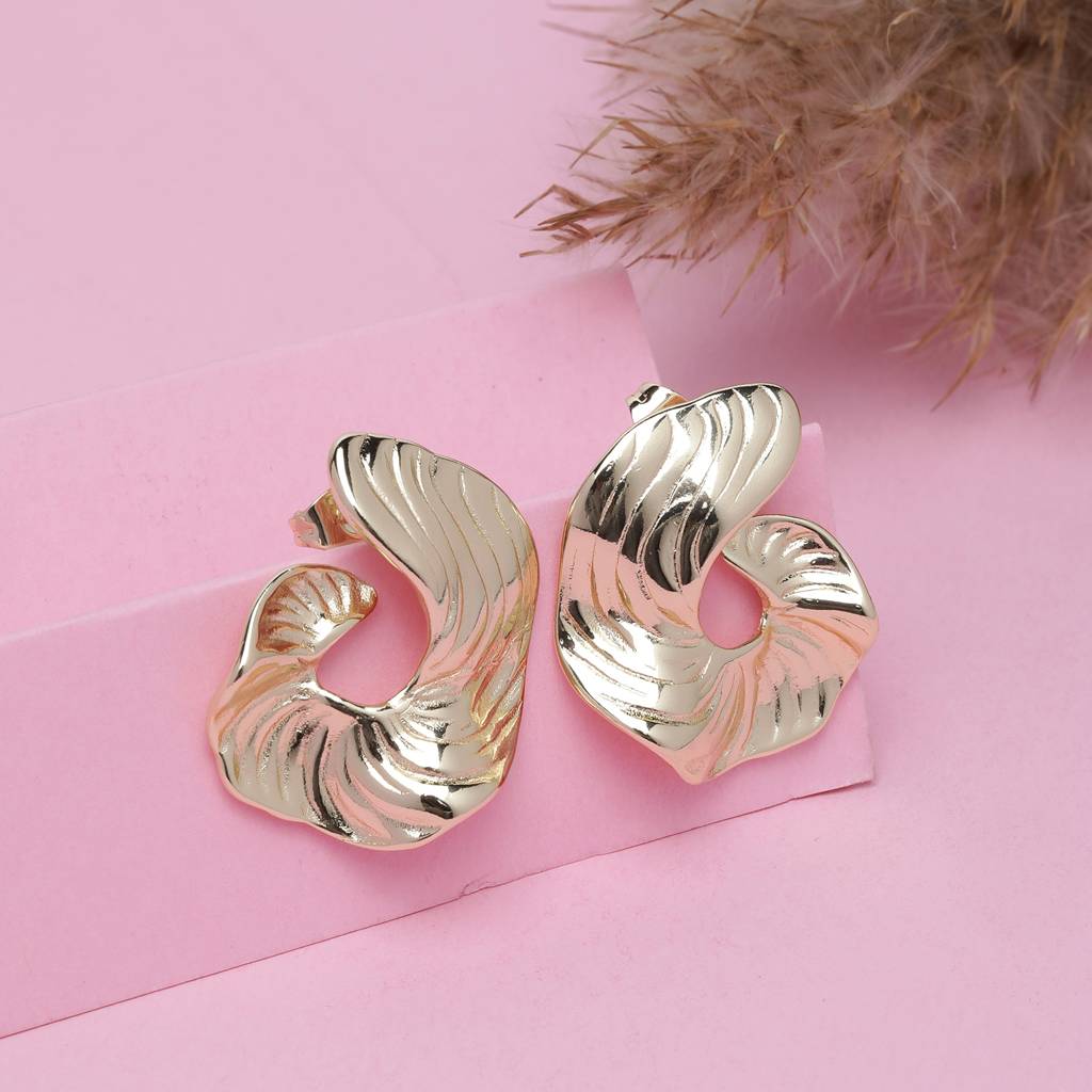 Bold Bloom 18K Gold Plated Earrings : DaisyDream18KGoldPlatedEarrings