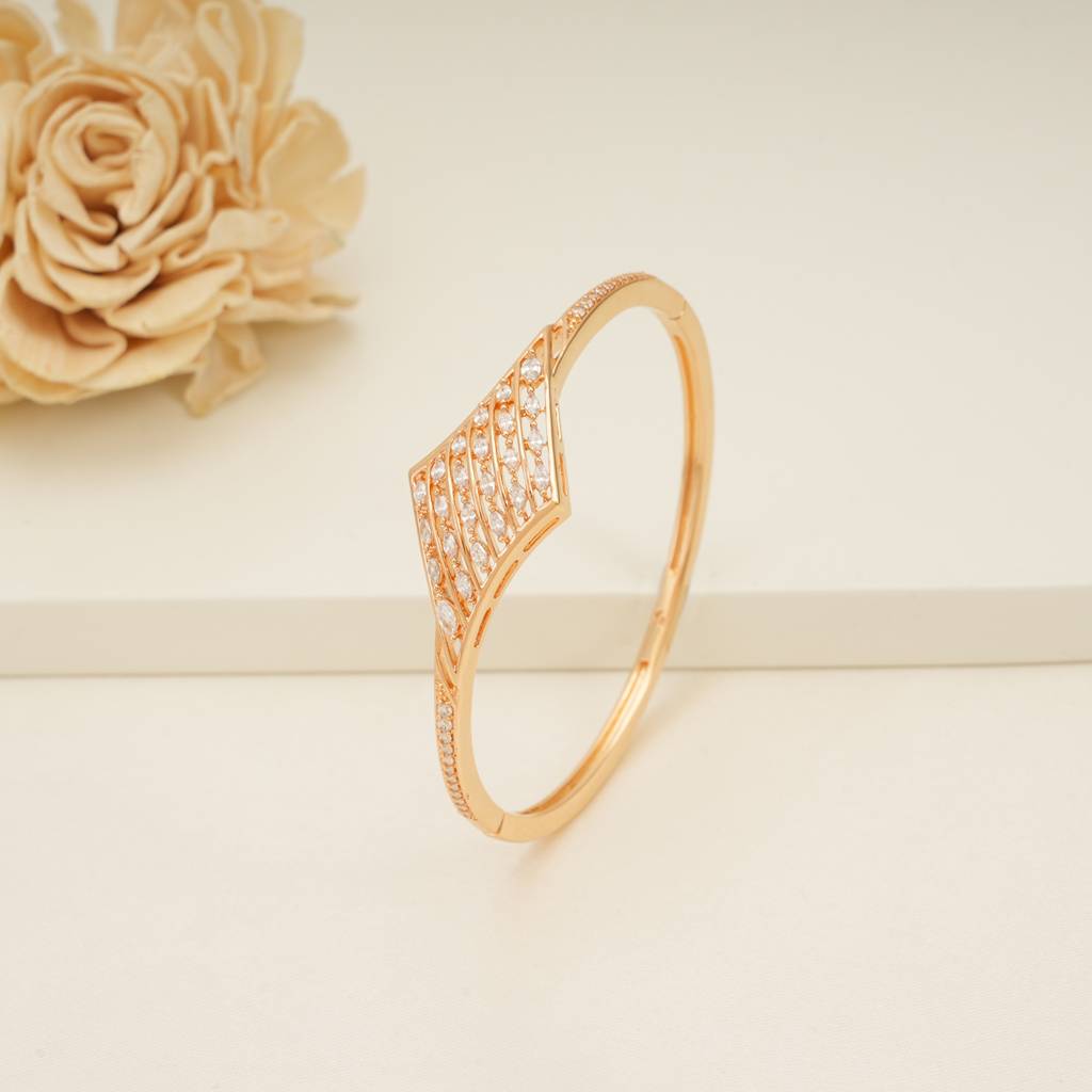 Gorgeous Cz Diamond Openable Gold Plated Bracelet : SJ191