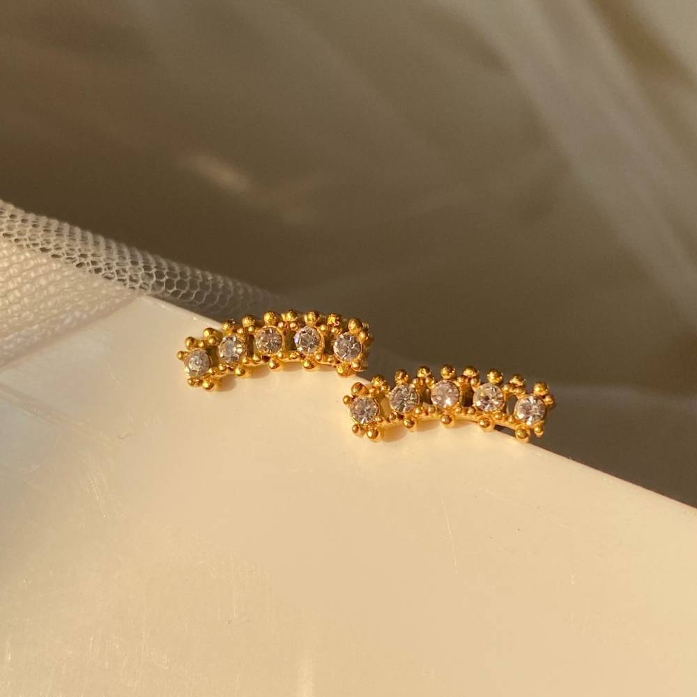 18Kt Gold Plated Dainty Piercing Inlaid 5 Zircon Stud Earring, Nirvana : INNIRVANA