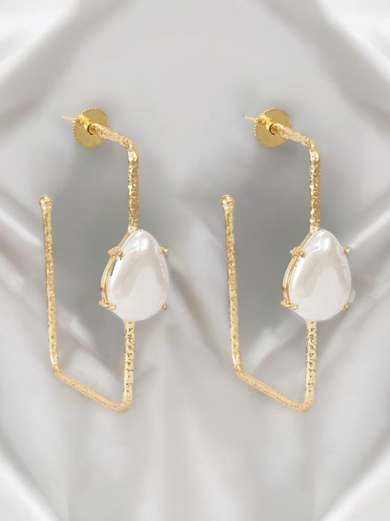 Pearl Detailed Golden Earrings : YI24A0041E