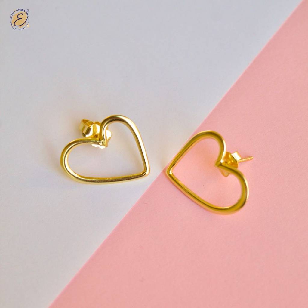 Chã©Ri Studs : EASHS