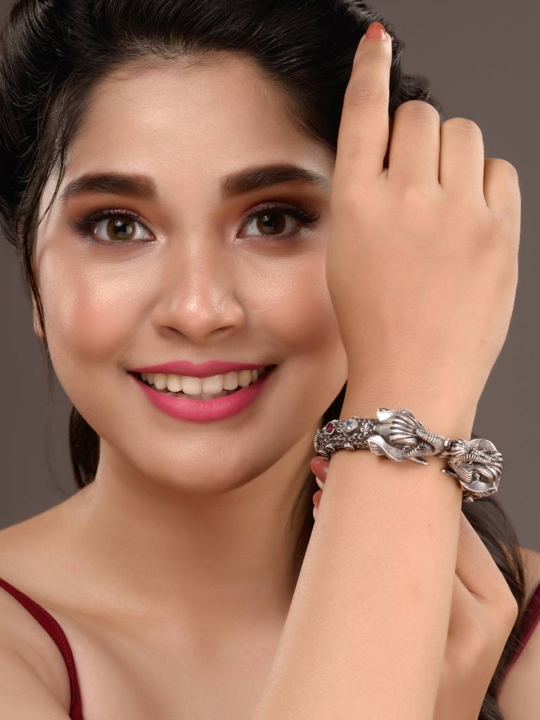Oxidised Silver Toned Antique Elephant Motif Kada Bracelet : SJBR1513