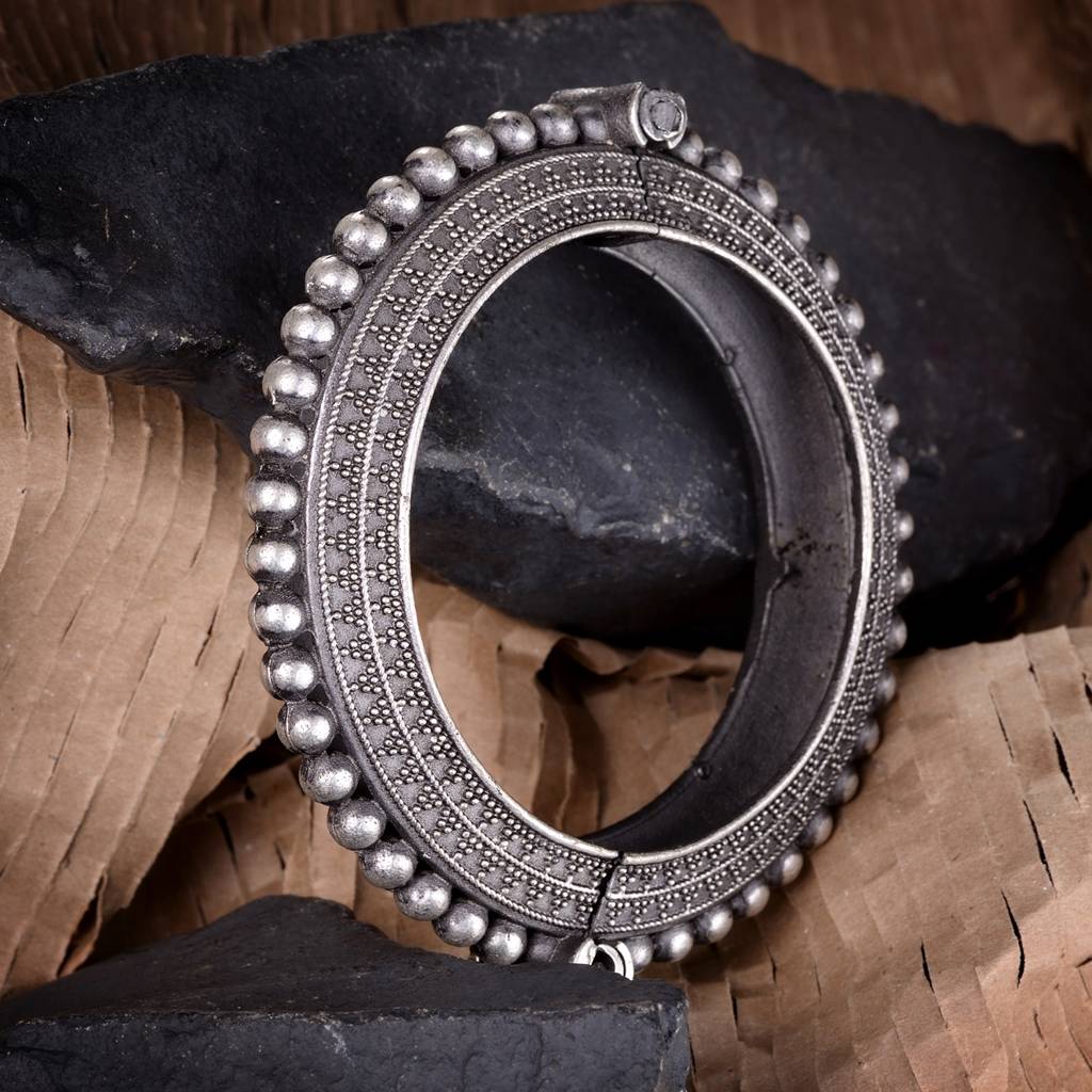 Oxidised Silver Toned Tribal Kada Bracelet : SJBR1517