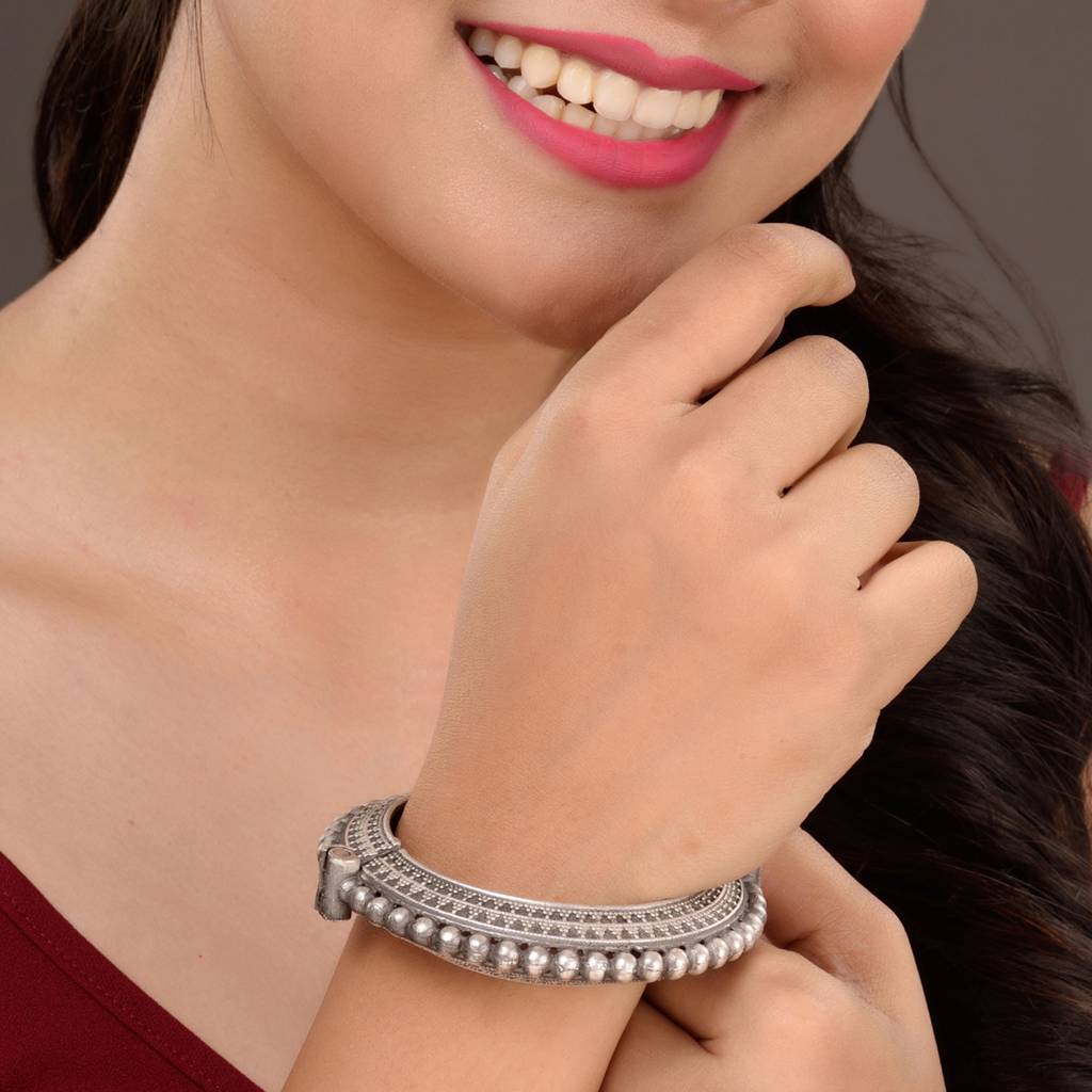 Oxidised Silver Toned Tribal Kada Bracelet : SJBR1517