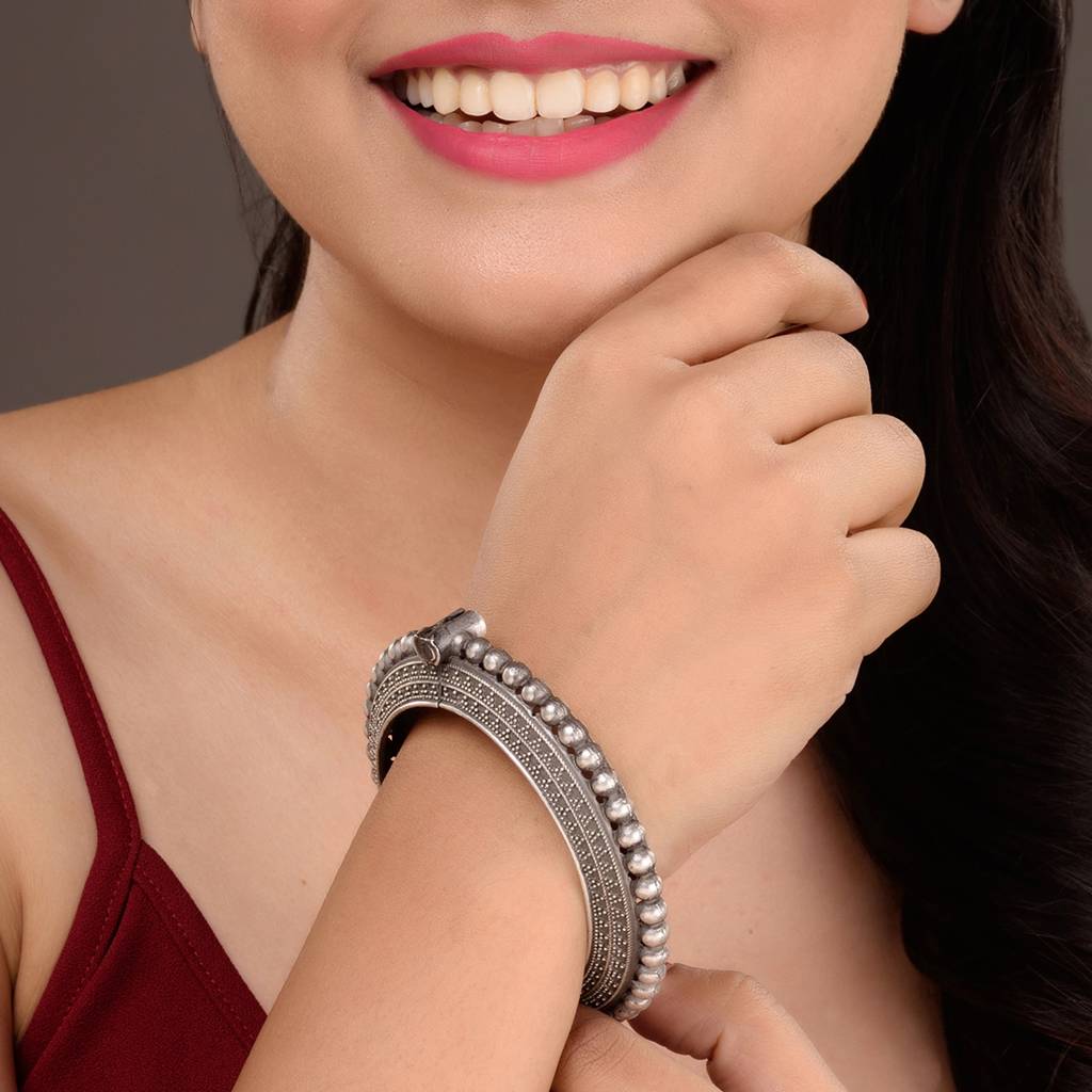 Oxidised Silver Toned Tribal Kada Bracelet : SJBR1517