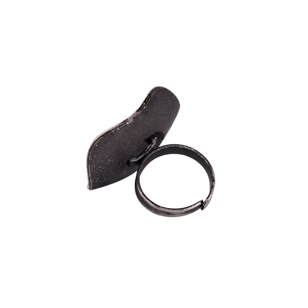 Oxidised Silver Toned Pink Stone Finger Ring : SJRG1537