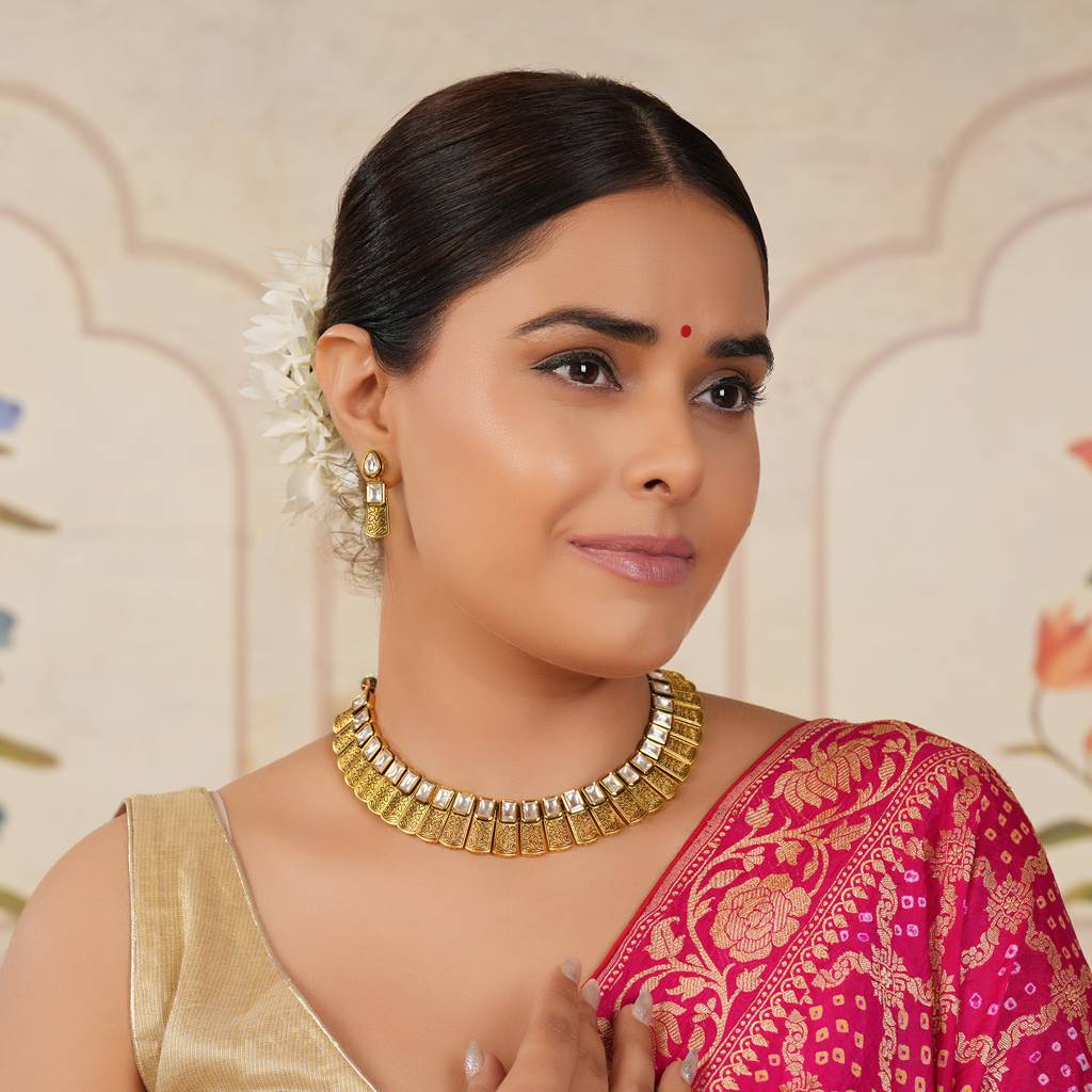 Gorgeous Gold Plated Kundan Necklace Set : SJ255