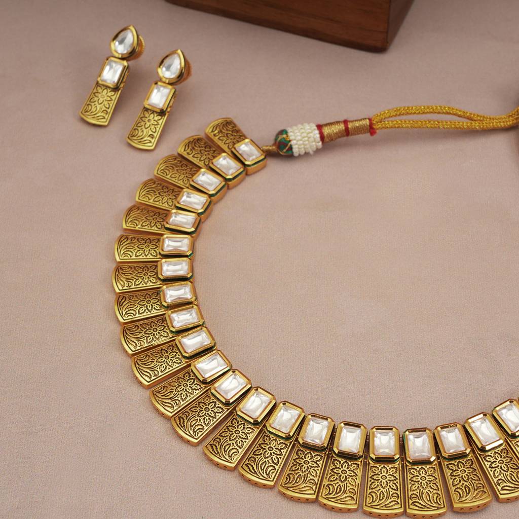 Gorgeous Gold Plated Kundan Necklace Set : SJ255