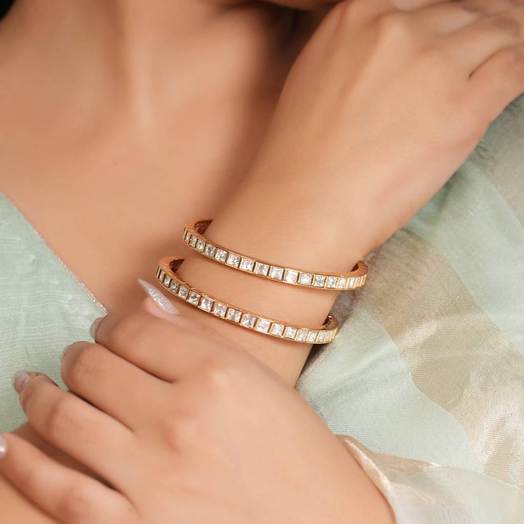 Stunning Kundan Line Gold Plated Bangle Set : SJ265