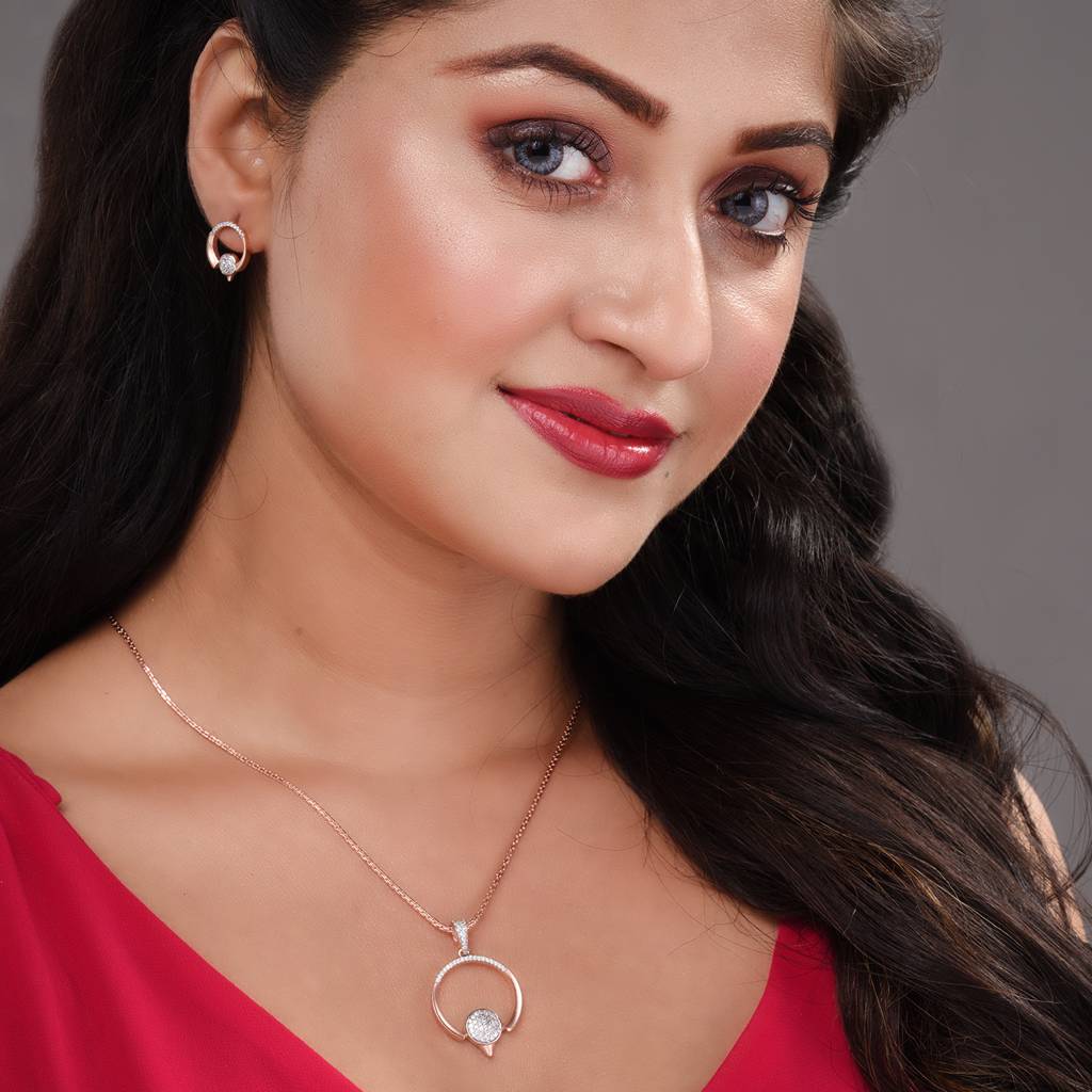 Rose Gold Plated Circular Pendant Necklace Set : SJLK1582