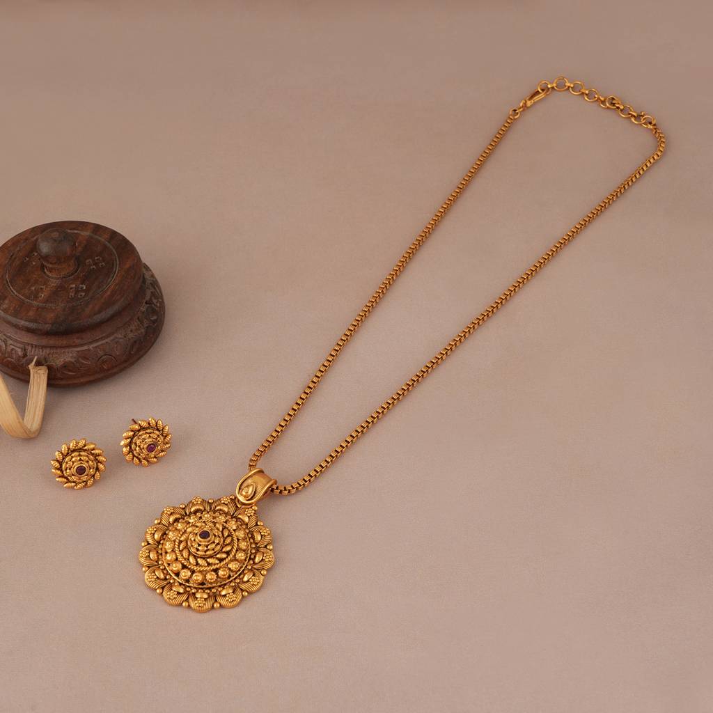 Stunning Round Floral Inspired Antique Gold Pendant Set : SJ279