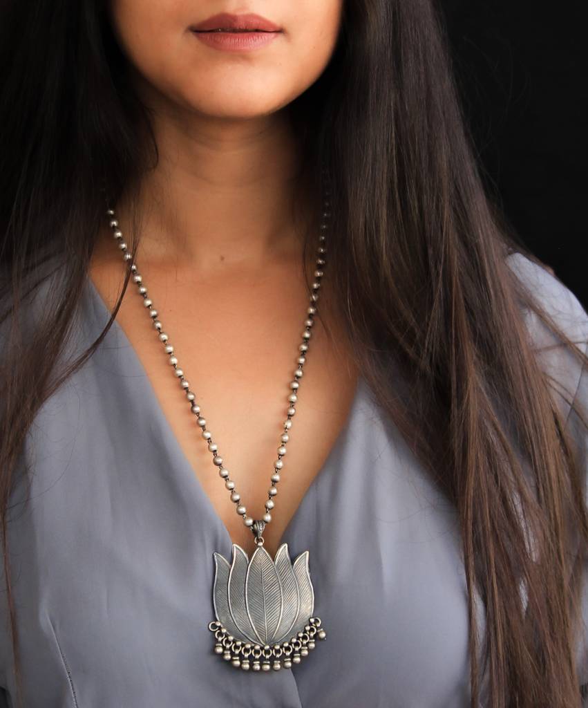 925 Sterling Silver Anvaya Intricate Lotus Necklace : SN1110