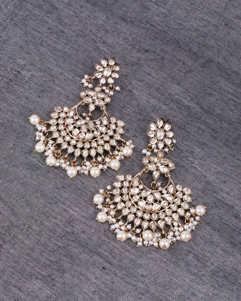 Splendid Flower Design And Chandelier Shape White Uncut Kundan Stone Antique Gold Plated Brass Choker Necklace  : 15CS11-WHITE
