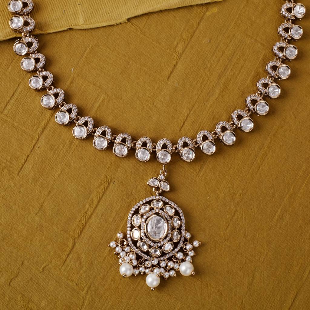 Glimmery Round Shape Mother Of Pearl Uncut Kundan Stone Gold Plated Brass Choker Necklace Set With Maang Tikka For W : 15HS233
