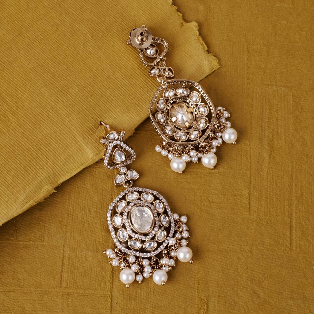 Glimmery Round Shape Mother Of Pearl Uncut Kundan Stone Gold Plated Brass Choker Necklace Set With Maang Tikka For W : 15HS233