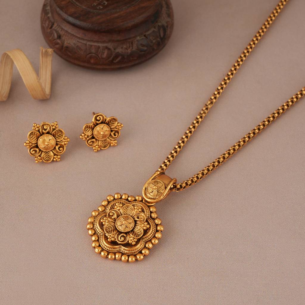 Cute Antique Gold Floral Pendant Set With Stud Earring : SJ291
