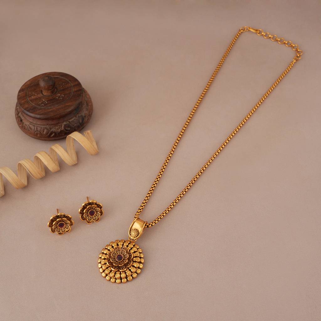 Antique Gold Floral Layer Stone Pendant Set With Studs : SJ306