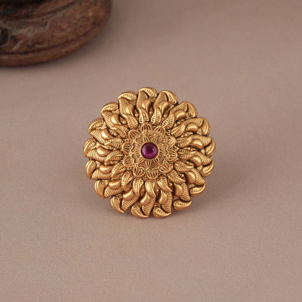 Beautiful Antique Gold Carved Ruby Stone Finger Ring : SJ307
